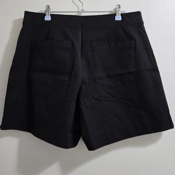 Spanx‎ Polished Shorts, 6" L Black Basic Minimalist Chic